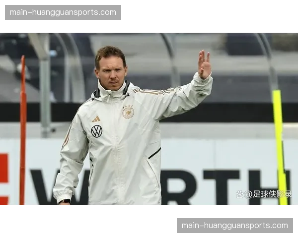 德国国家队主帅纳格尔斯曼现场考察拜仁对阵莱比锡一役 德国国家队主帅纳格尔斯曼现场考察拜仁对阵莱比锡一役
