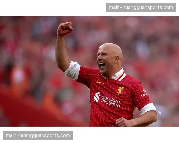 利物浦破纪录签下法兰克福前锋埃基蒂克，签约五年